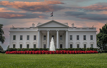 The White House and fountain