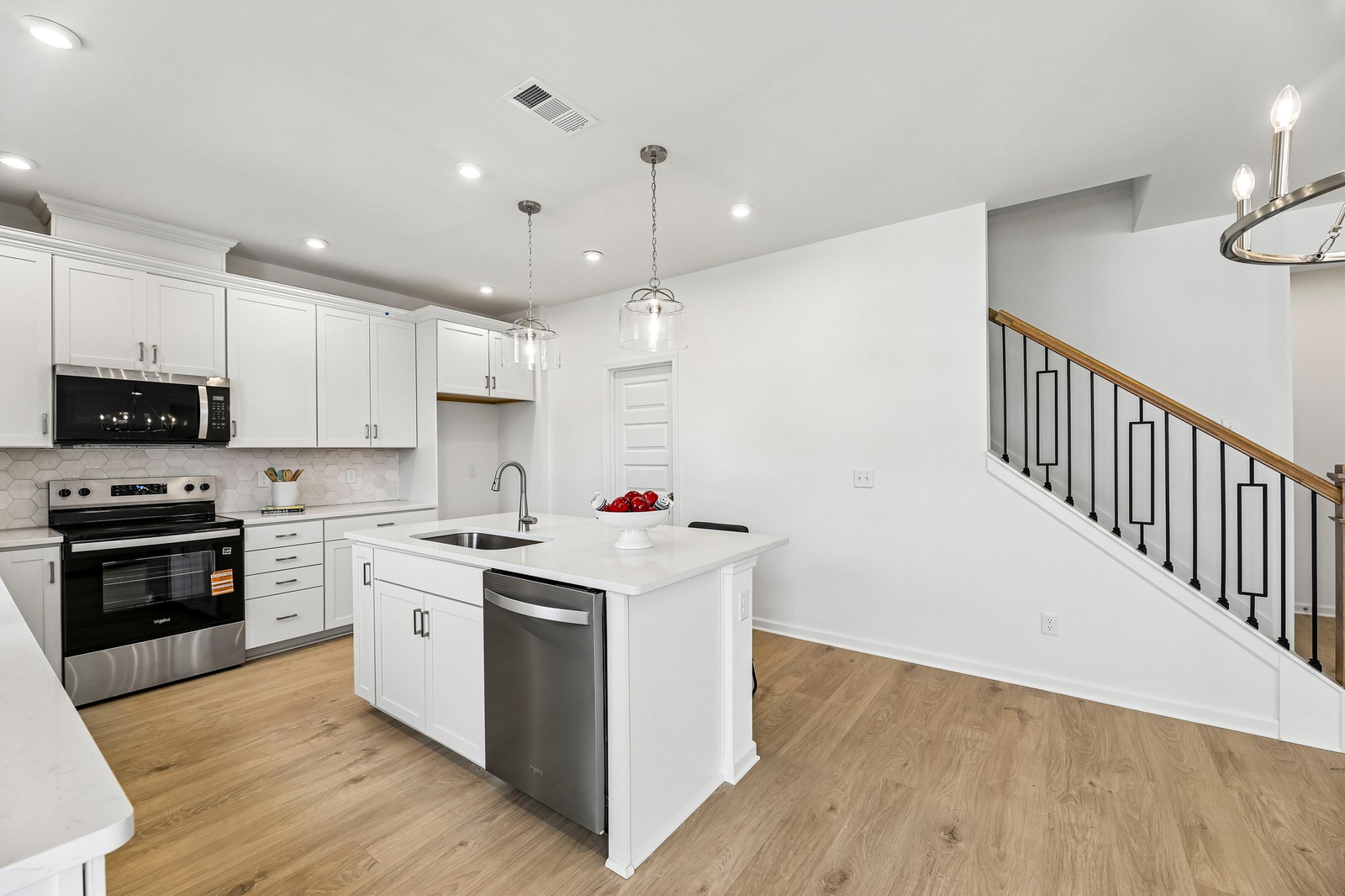 Savannah 94 Kitchen 2