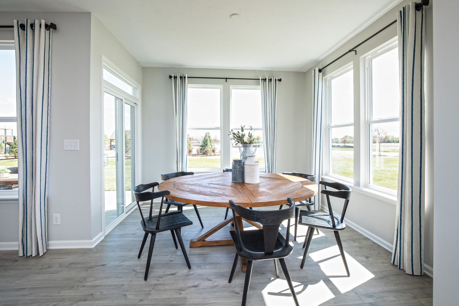 breakfast area with hardwood floors 