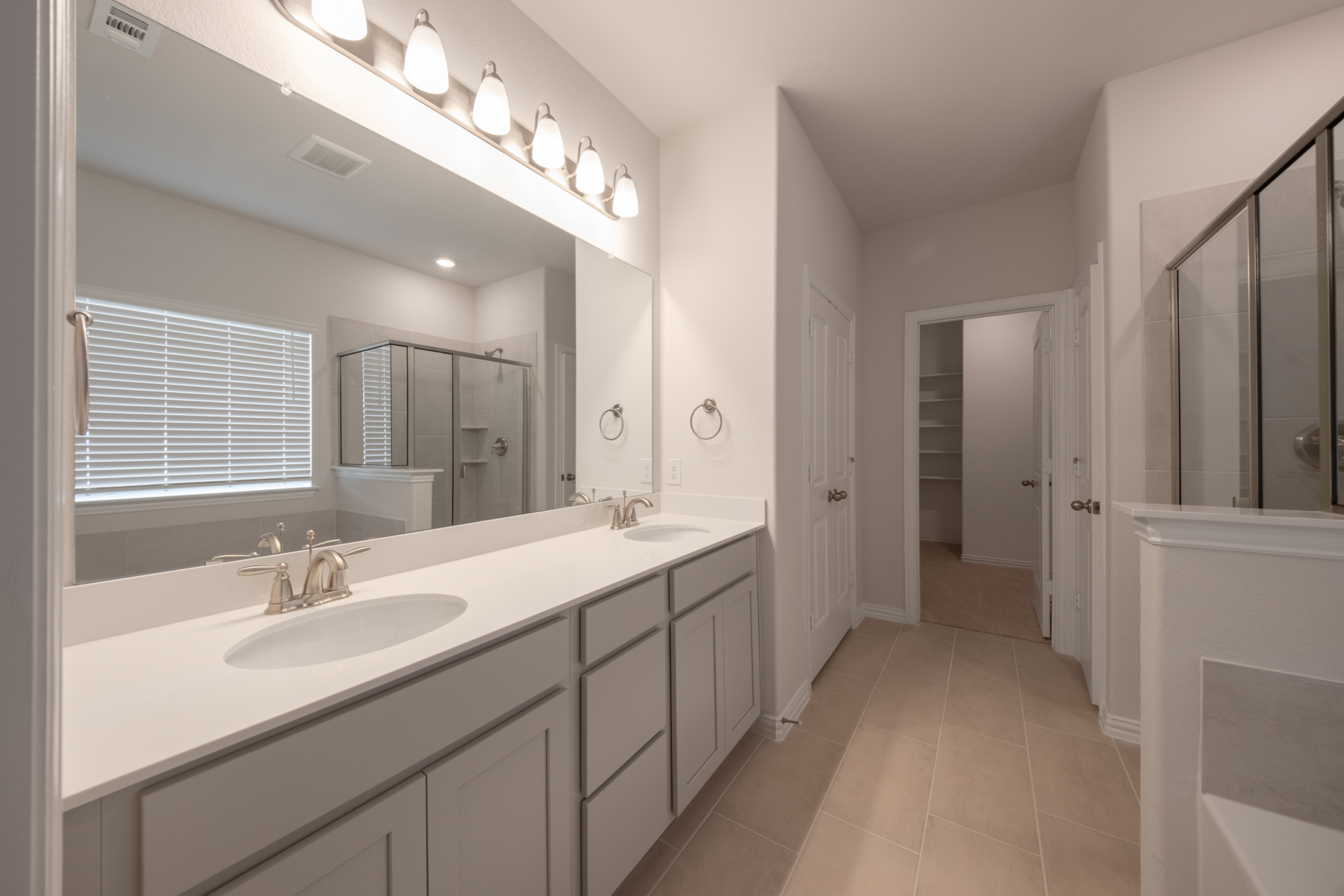 aab0e8a3-2a6d-4947-b76b-0142d1e04b79