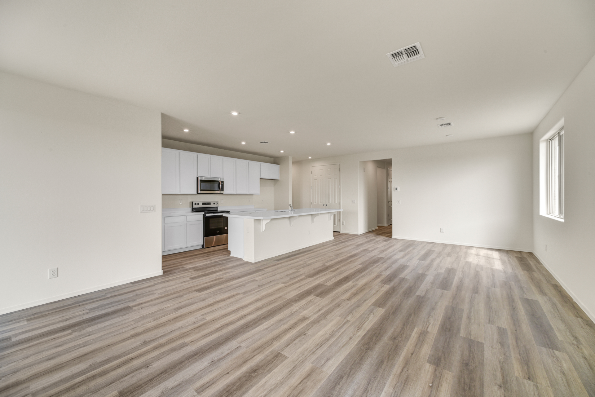 b48b4592-4a5b-419e-bb92-6b2e8ca3c869