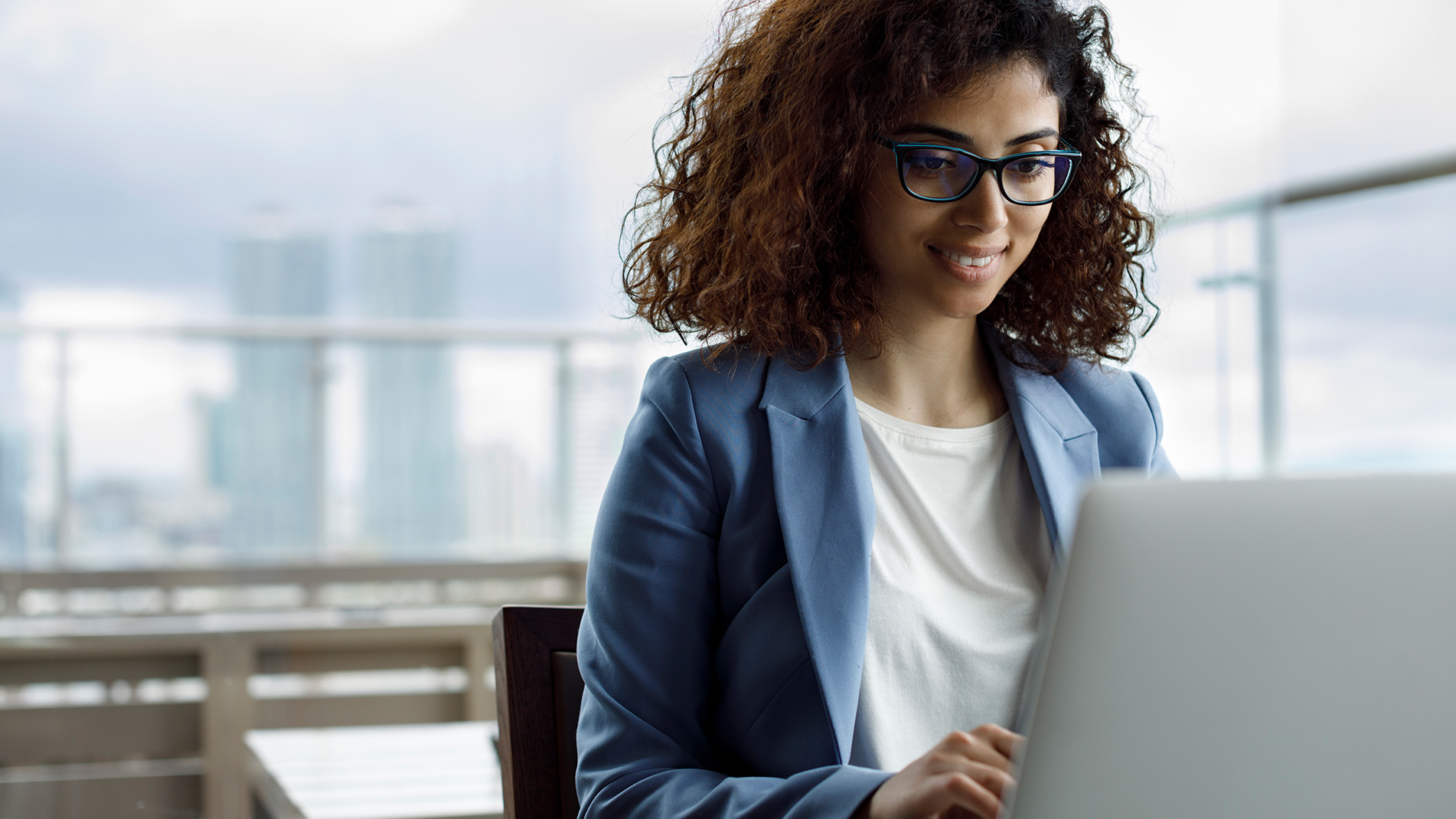 content-media-row_learning-portal.jpg Lady using a laptop