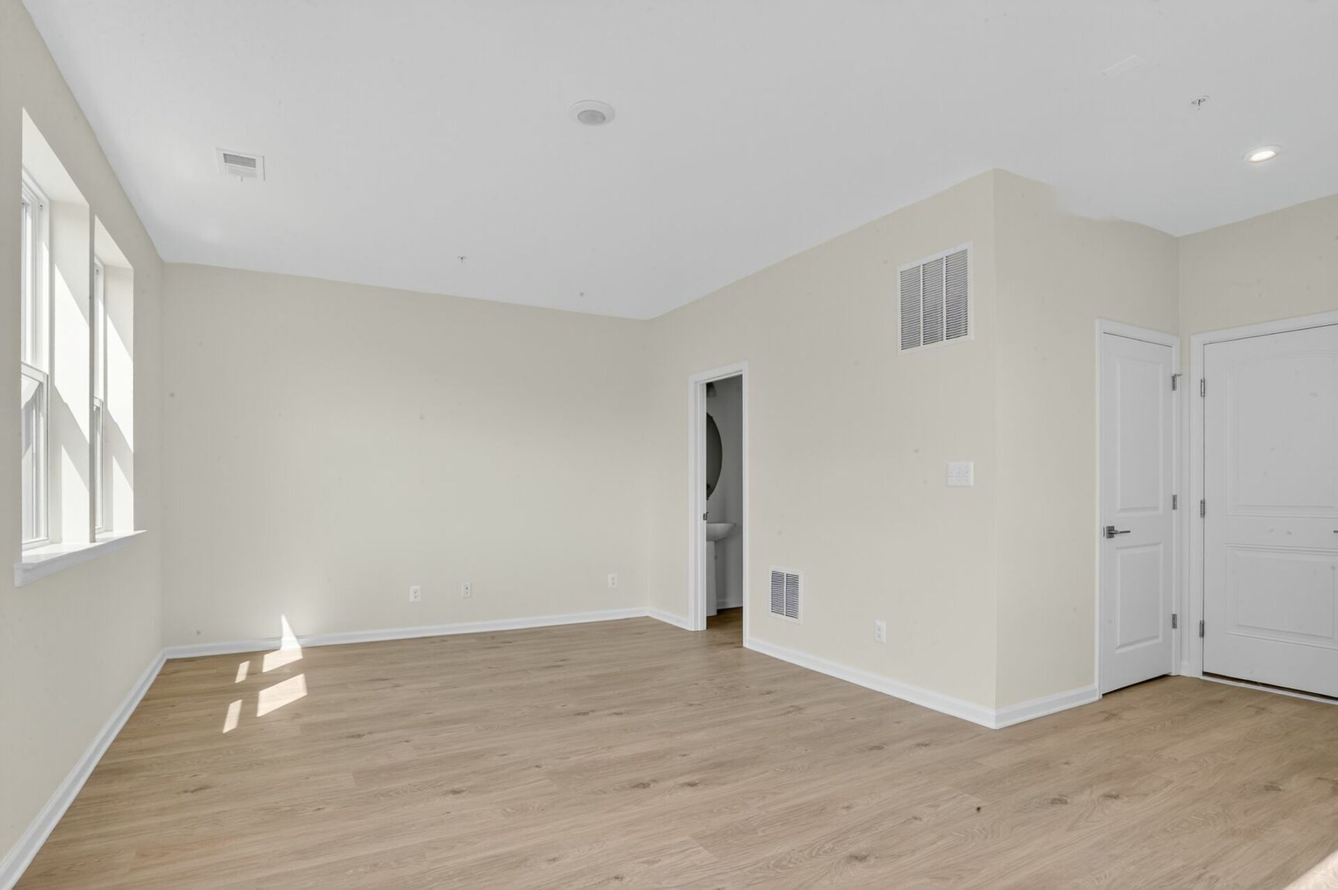 d9286579-479b-4c4c-8343-33cb3edd849d