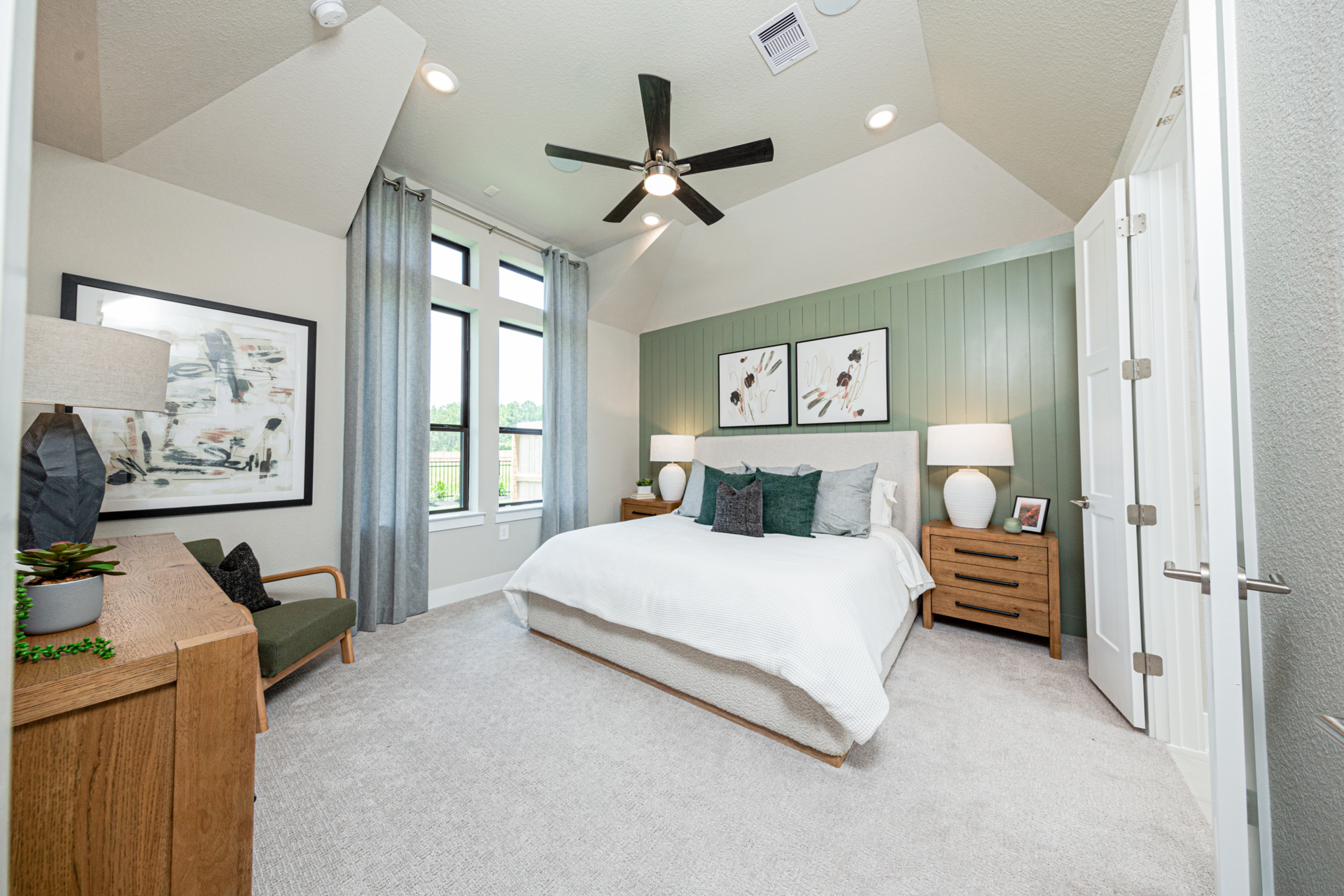 de2f5fc1-5bb4-4d8b-9078-60c92ea82591