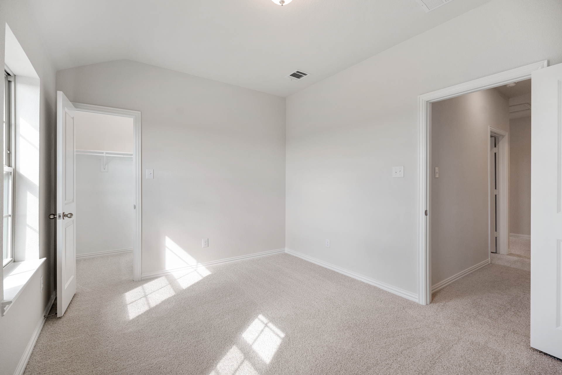 e3b59bfe-d6b0-4184-906e-2b7d9ee62a3e