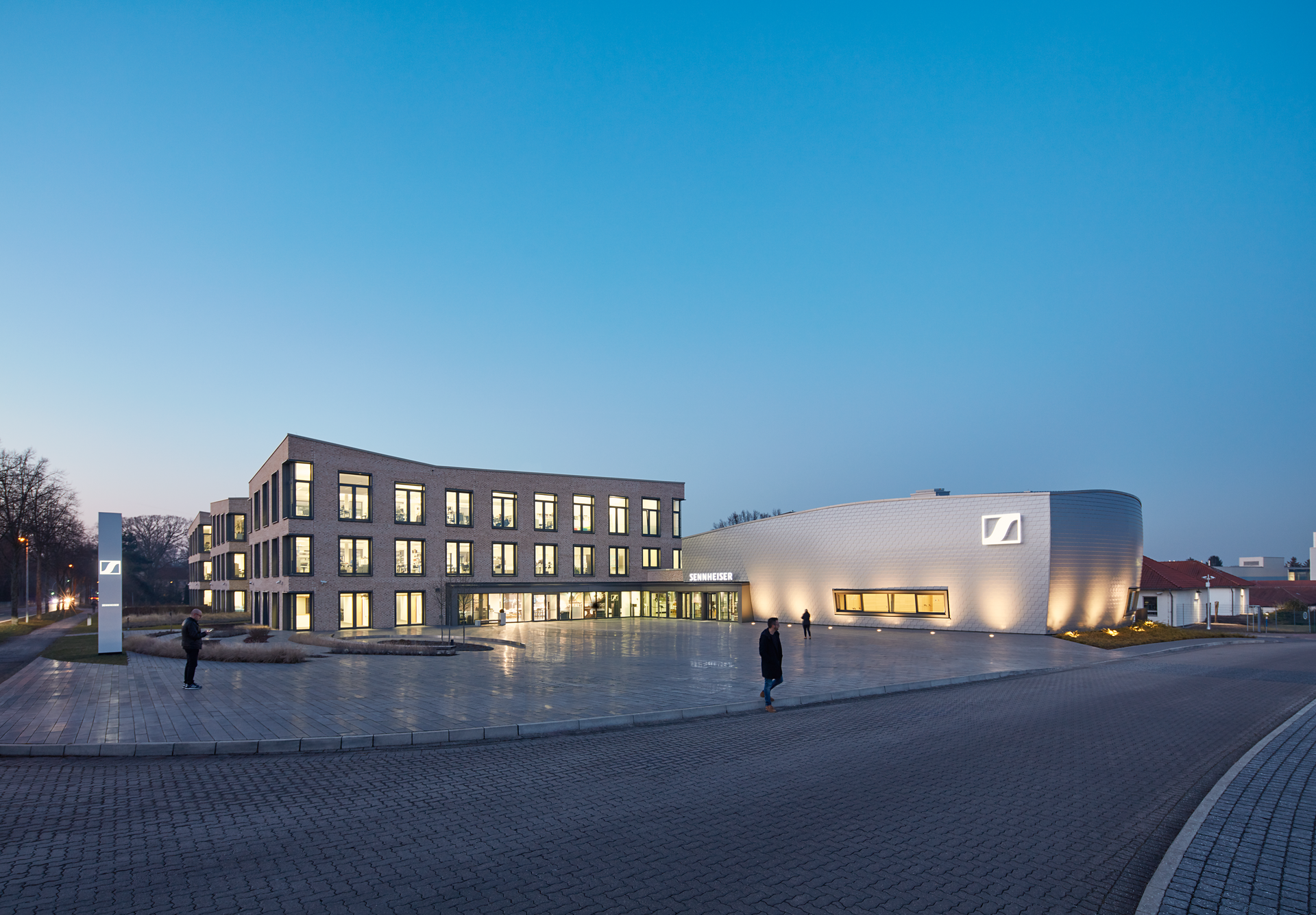 Hier geht es zu unserem jährlichen Geschäftsbericht.