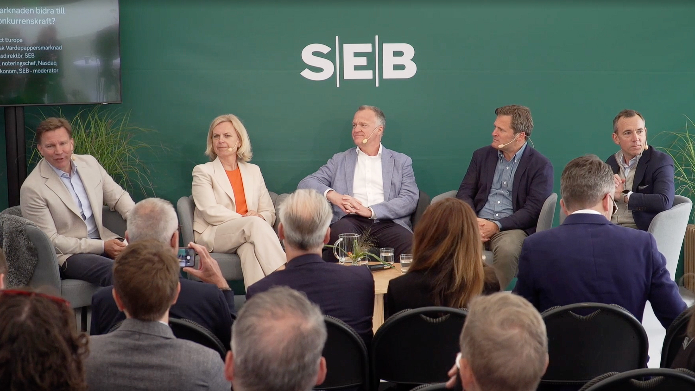 SEB:s chefsekonom Jens Magnusson leder paneldebatt i Almedalen 2025.