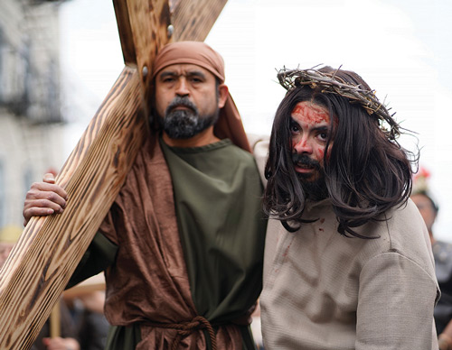 Stivenson Pulgarin (right) and Alfonso Camano, members of Cathedral of St. John the Baptist Council 17254, portray Jesus and Simon of Cyrene carrying the cross.