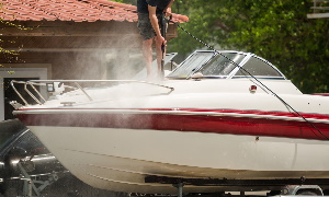 Pred prvo plovbo v sezoni je potreben temeljit pregled in čiščenje čolna.