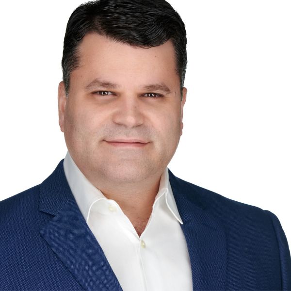 Gustavo Machado, Branch Manager photo