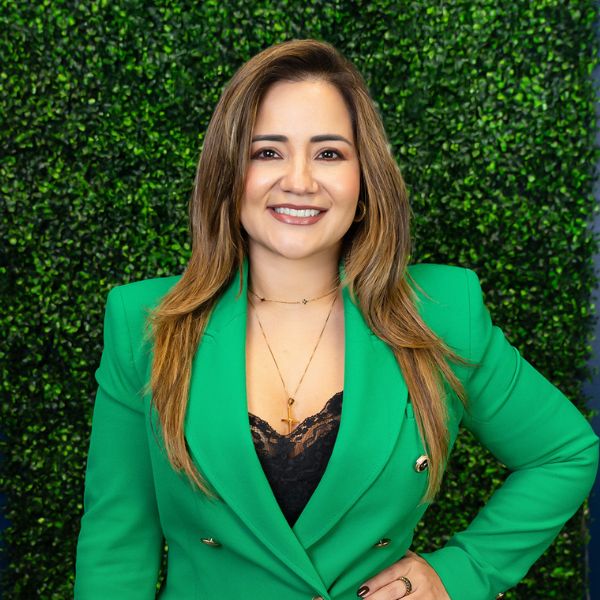 Lina Arcila, Sales Manager photo