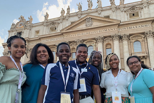 Damon and Melanie Owens stand with five of their eight children