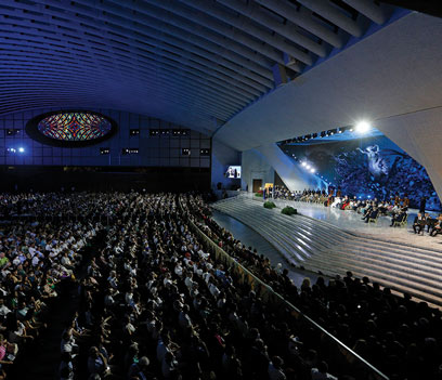 Pope Francis opens the World Meeting of Families in the Paul VI hall