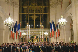 Supreme Knight Carl Anderson joins more than 100 Knights gathered for a combined exemplification ceremony Feb. 13 at the Cathedral of Saint-Louis des Invalides in Paris.